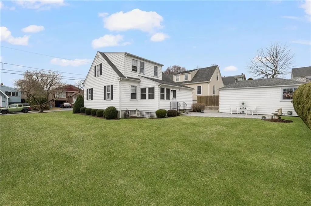 10 Bellevue Avenue North Providence RI 02911