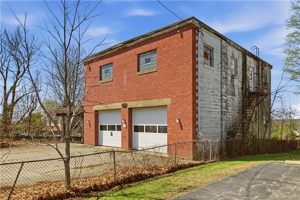 1449 Main Road Tiverton RI 02878