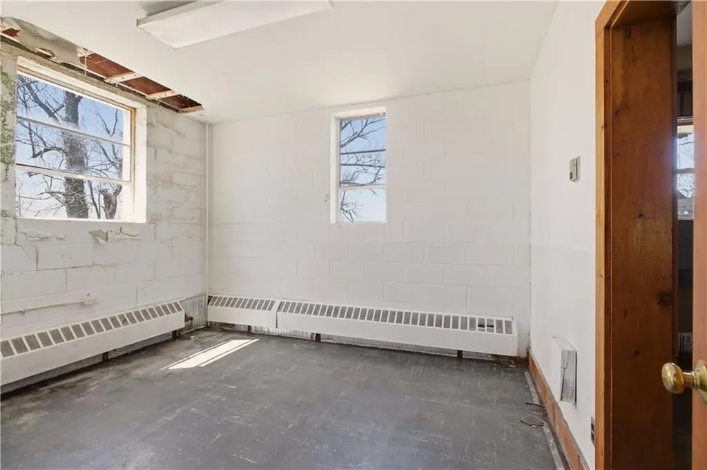 1449 Main Road Tiverton RI 02878