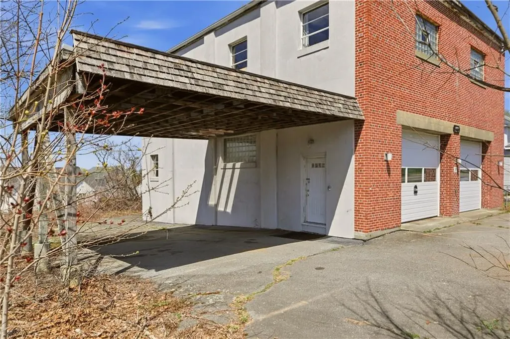 1449 Main Road Tiverton RI 02878
