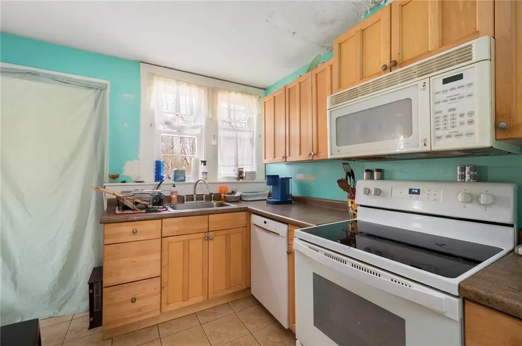 482 Providence Street West Warwick RI 02893