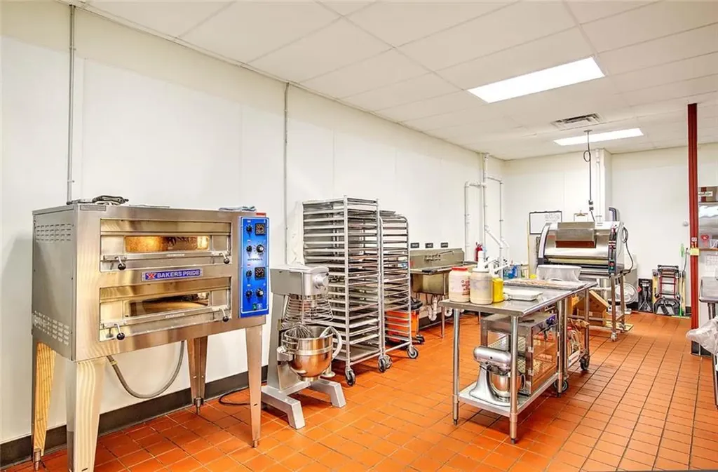 606 Metacom Avenue Warren RI 02885