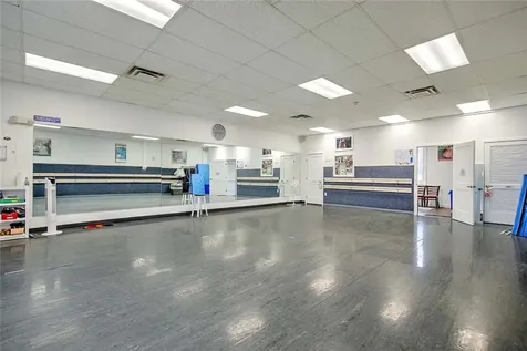 606 Metacom Avenue Warren RI 02885