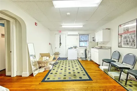 606 Metacom Avenue Warren RI 02885