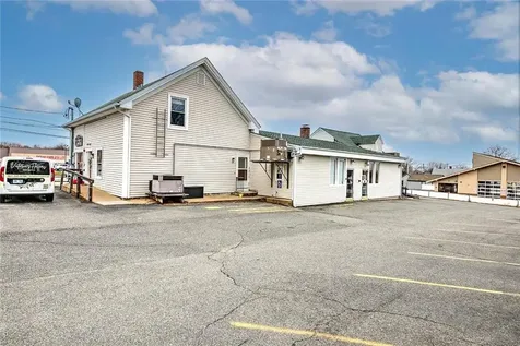606 Metacom Avenue Warren RI 02885