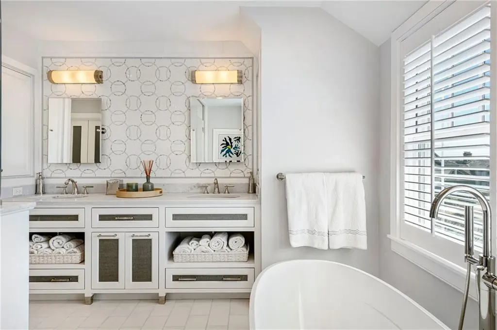 31 Ninigret Avenue Charlestown RI 02813