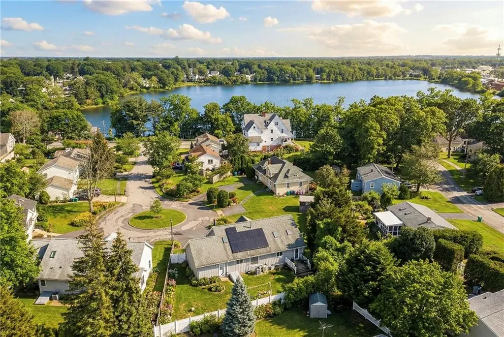 36 Great Oak Drive Warwick RI 02886