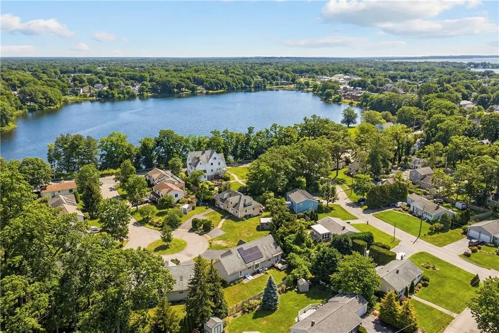 36 Great Oak Drive Warwick RI 02886