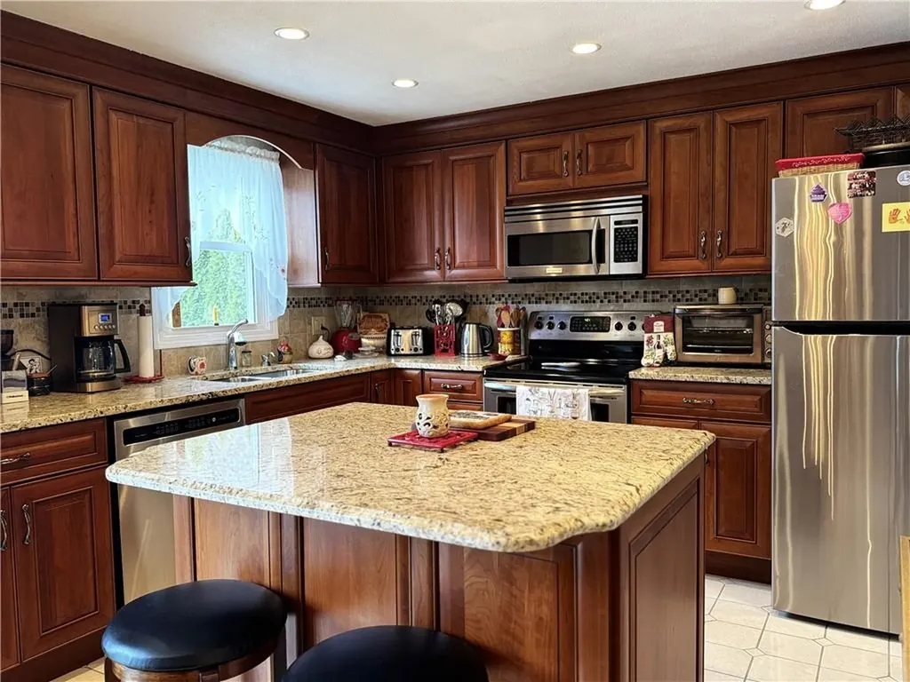 53 Bicentennial Way North Providence RI 02911