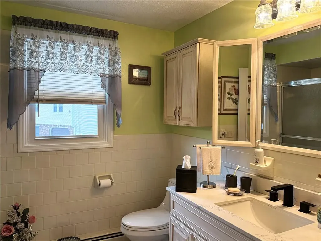 53 Bicentennial Way North Providence RI 02911
