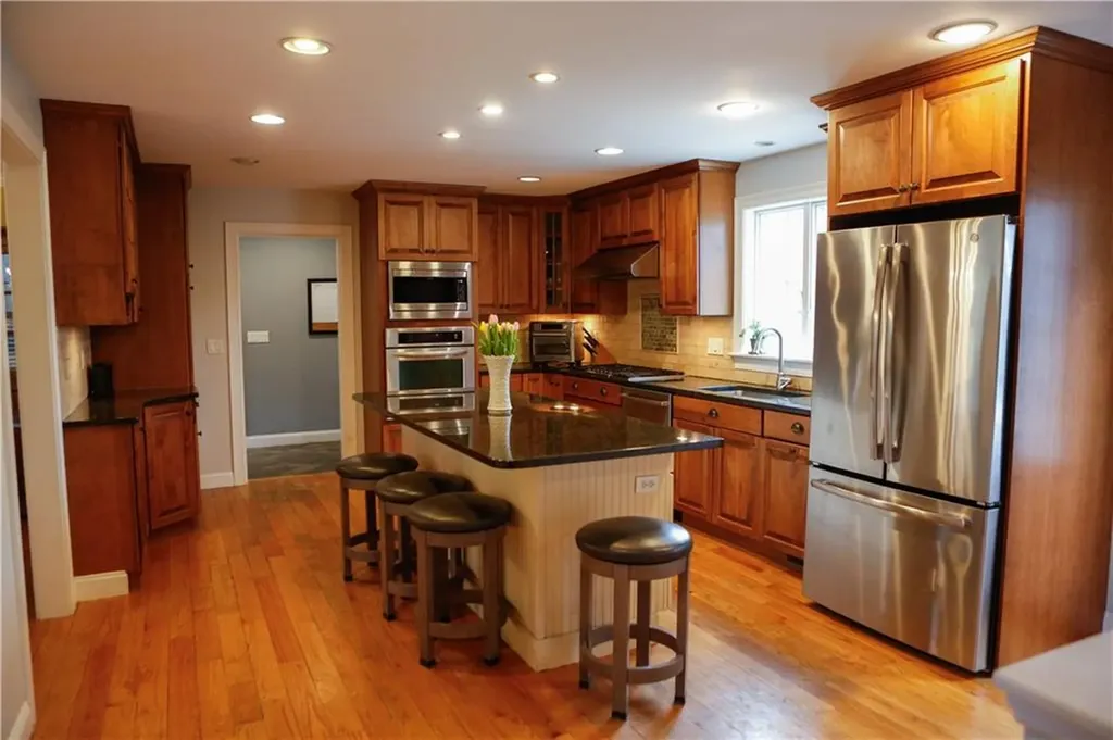 87 Woodward Avenue Avenue Narragansett RI 02882