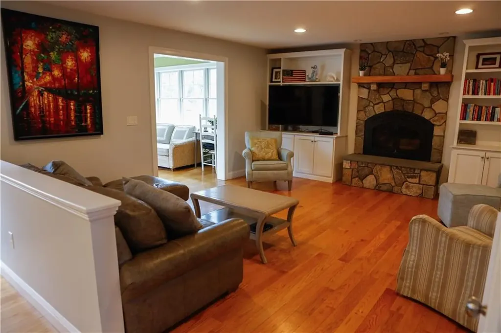 87 Woodward Avenue Avenue Narragansett RI 02882