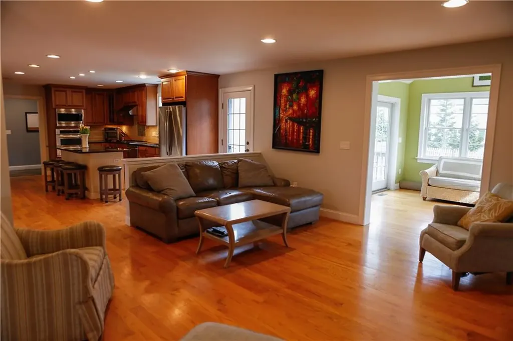 87 Woodward Avenue Avenue Narragansett RI 02882