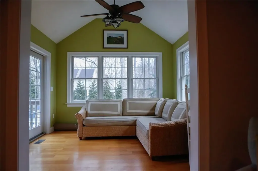 87 Woodward Avenue Avenue Narragansett RI 02882