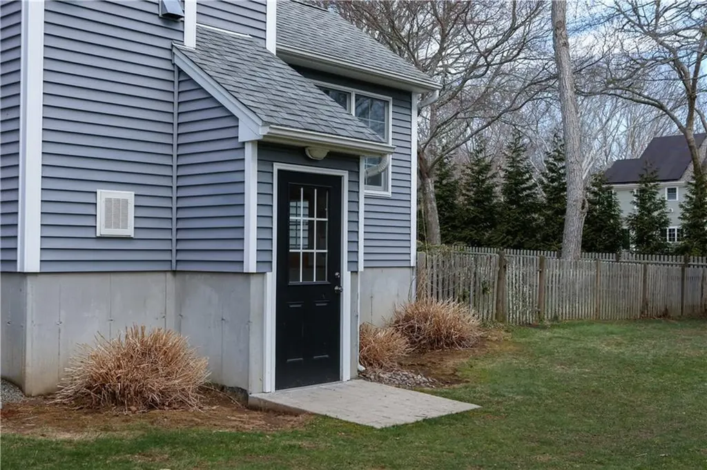 87 Woodward Avenue Avenue Narragansett RI 02882