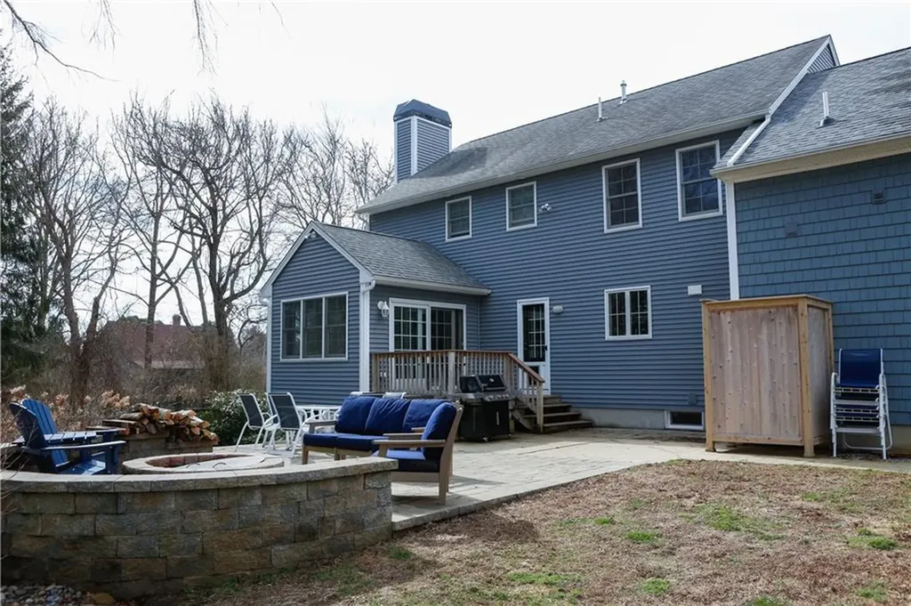 87 Woodward Avenue Avenue Narragansett RI 02882