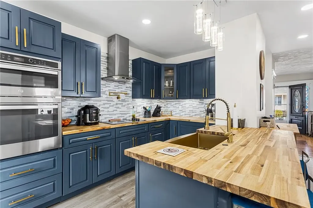 32 5th Avenue Woonsocket RI 02895