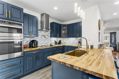 32 5th Avenue Woonsocket RI 02895