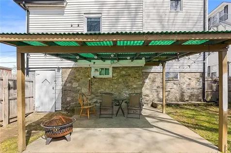 32 5th Avenue Woonsocket RI 02895