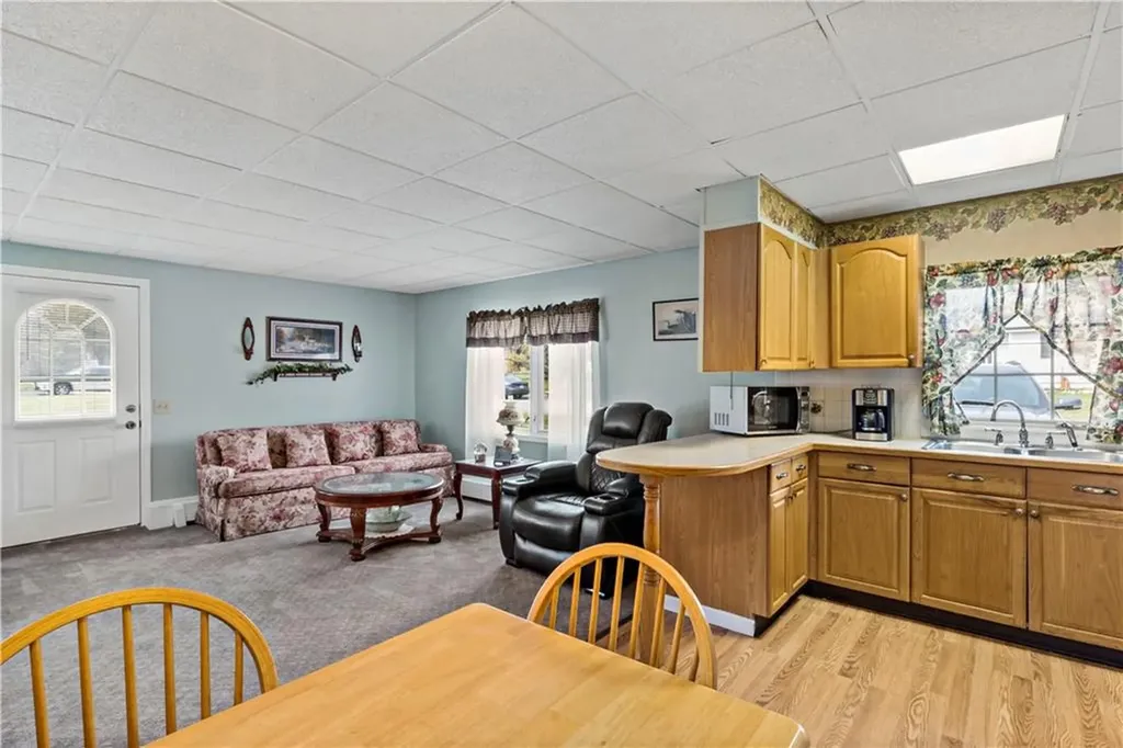 88 Roseland Terrace Tiverton RI 02878
