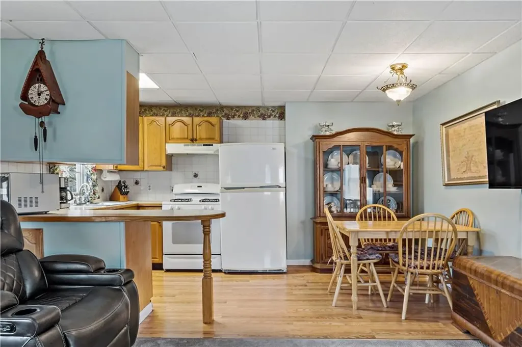 88 Roseland Terrace Tiverton RI 02878