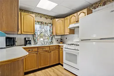 88 Roseland Terrace Tiverton RI 02878