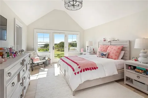 71 Cliff Drive Narragansett RI 02882
