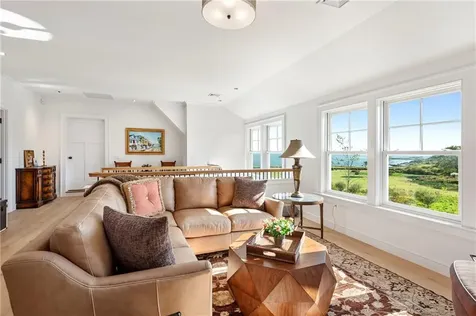 71 Cliff Drive Narragansett RI 02882