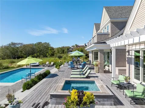 71 Cliff Drive Narragansett RI 02882
