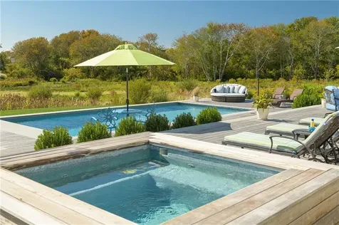 71 Cliff Drive Narragansett RI 02882