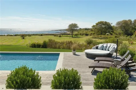 71 Cliff Drive Narragansett RI 02882