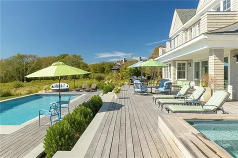 71 Cliff Drive Narragansett RI 02882