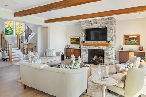 71 Cliff Drive Narragansett RI 02882
