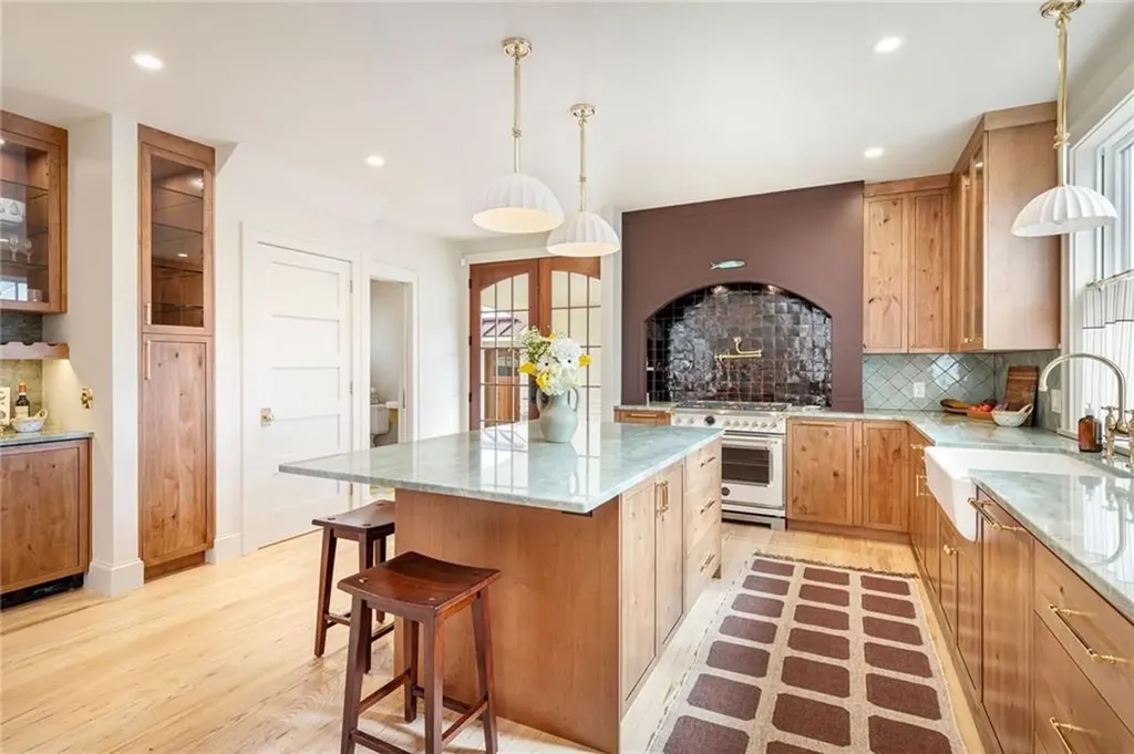 49 1/2 Third Street Newport RI 02840