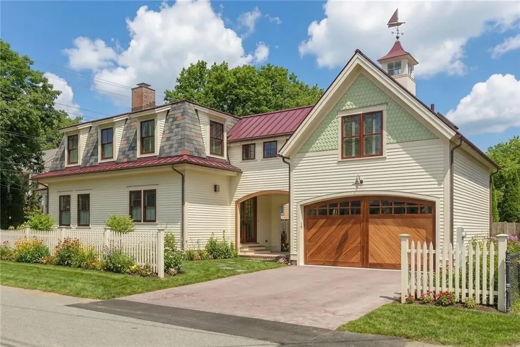 49 1/2 Third Street Newport RI 02840