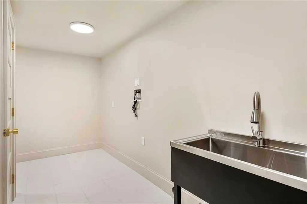49 1/2 Third Street Newport RI 02840