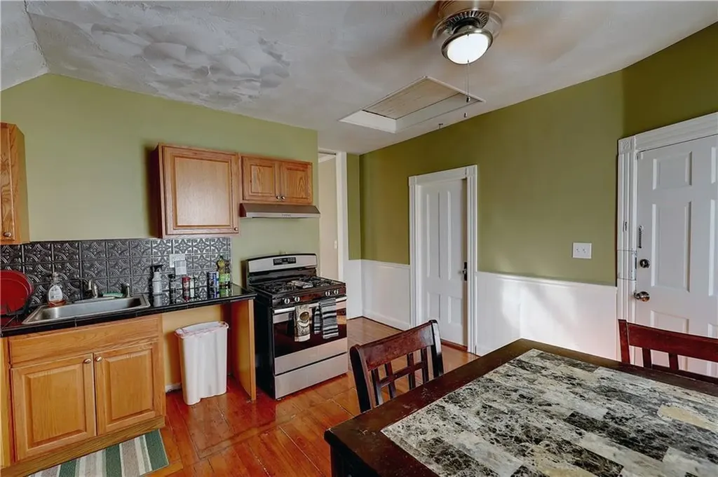 476 Smith Street Providence RI 02908