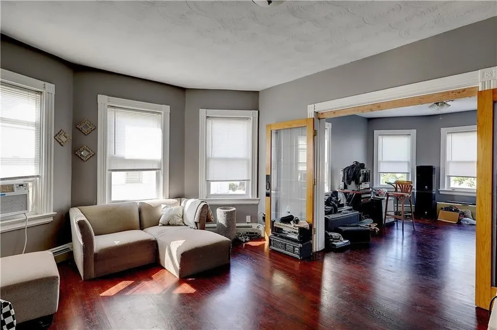 476 Smith Street Providence RI 02908
