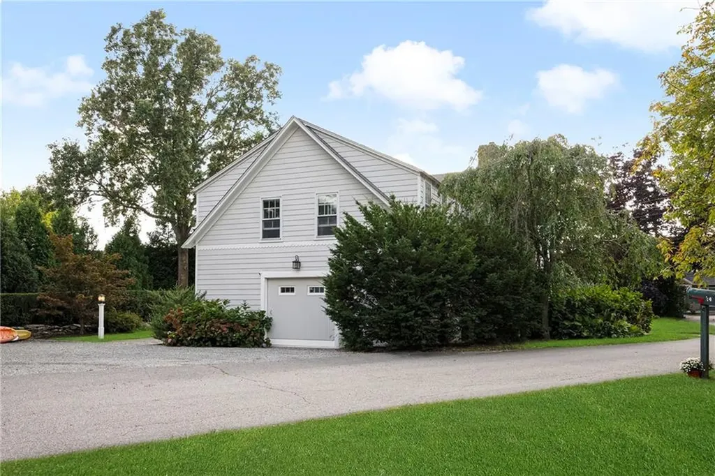 24 Rumstick Drive Barrington RI 02806