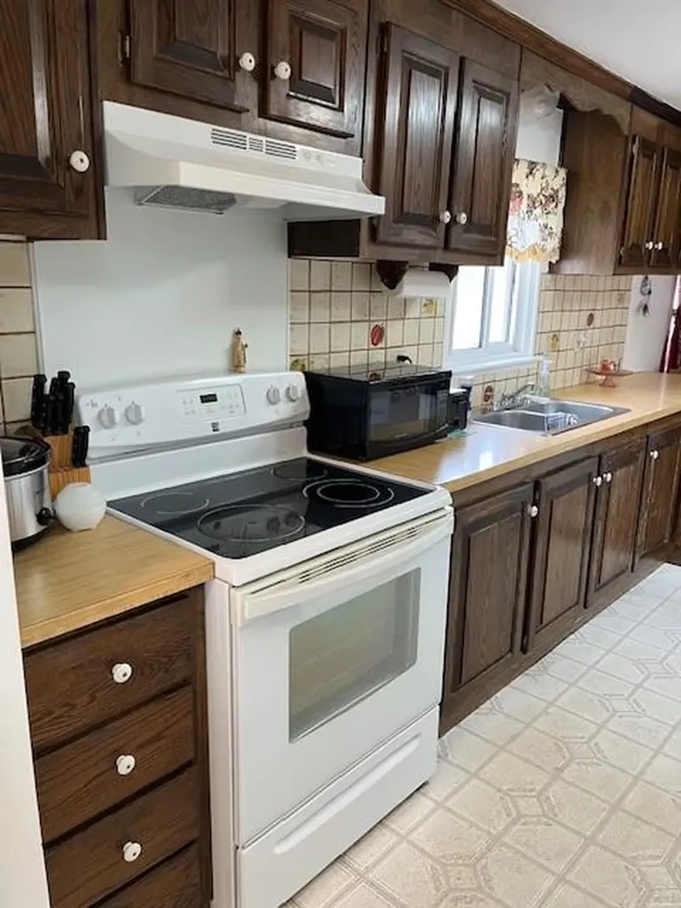 44 Castle Road Attleboro MA 02703
