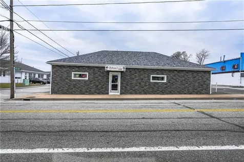 77 Main Road Tiverton RI 02878