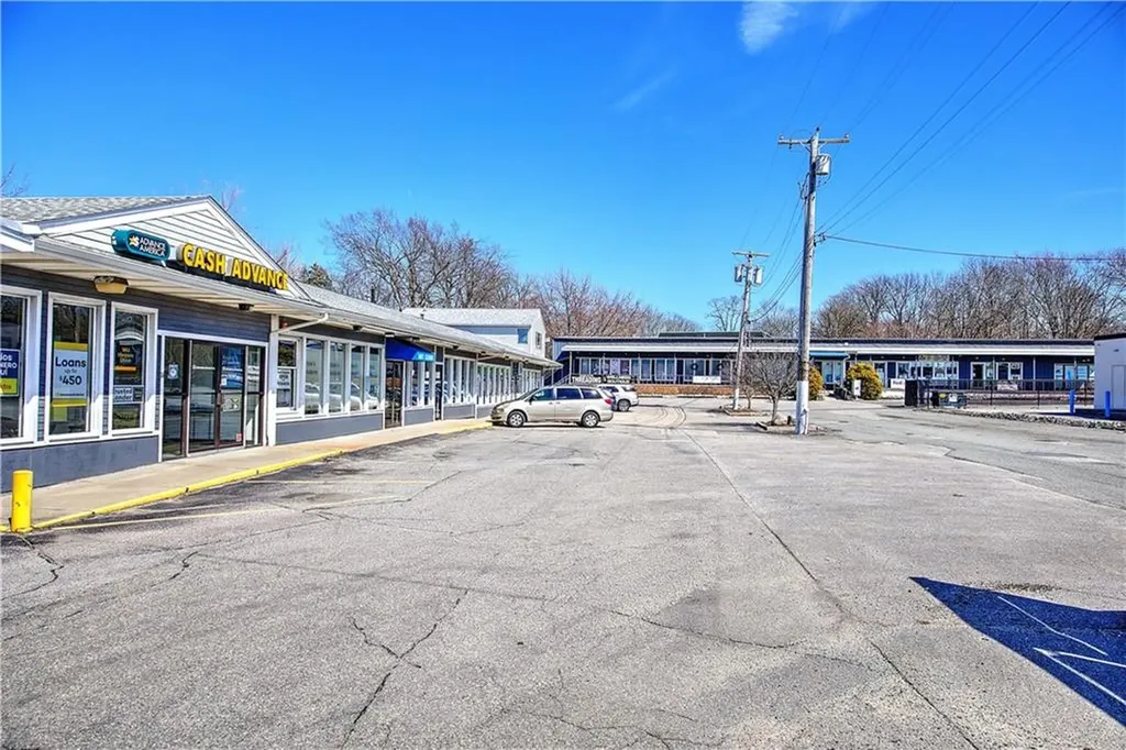 628 Metacom Avenue Warren RI 02885