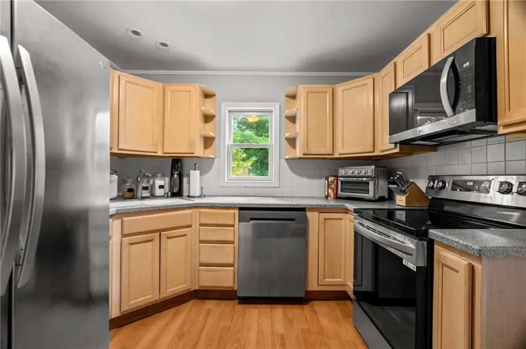 303 New Meadow Road Barrington RI 02806