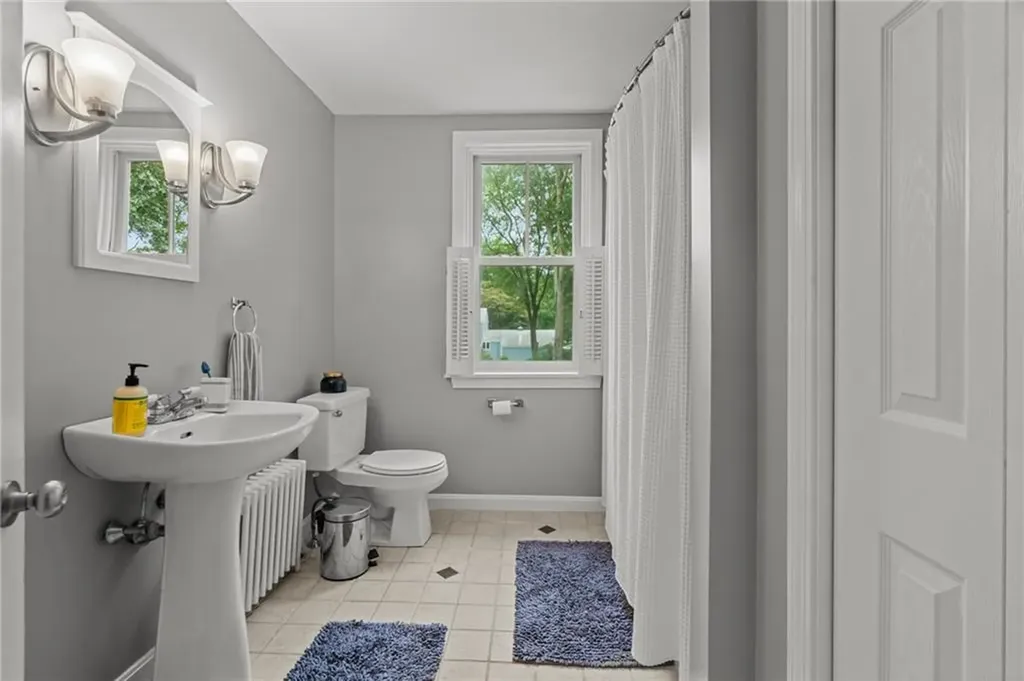 303 New Meadow Road Barrington RI 02806