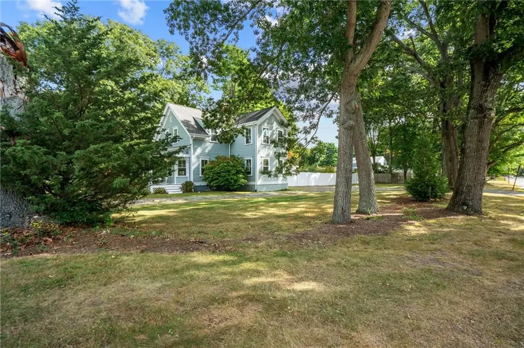 303 New Meadow Road Barrington RI 02806
