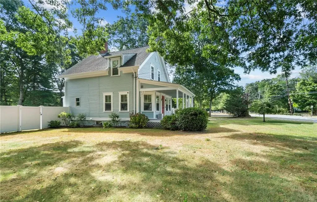 303 New Meadow Road Barrington RI 02806