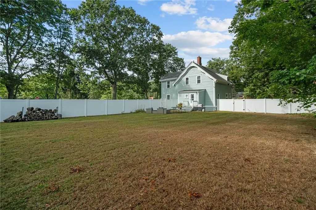 303 New Meadow Road Barrington RI 02806