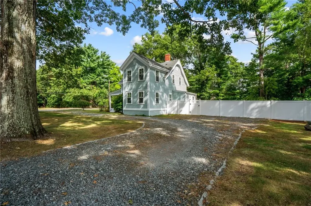 303 New Meadow Road Barrington RI 02806