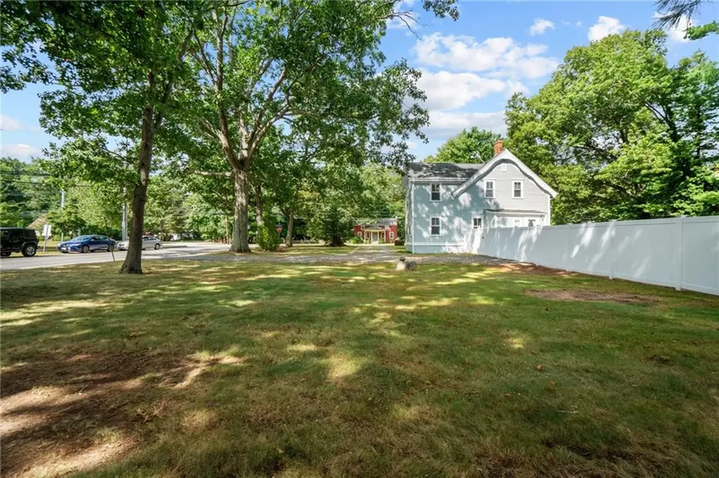 303 New Meadow Road Barrington RI 02806