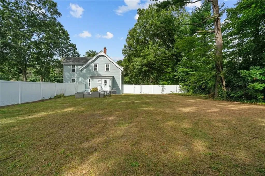 303 New Meadow Road Barrington RI 02806